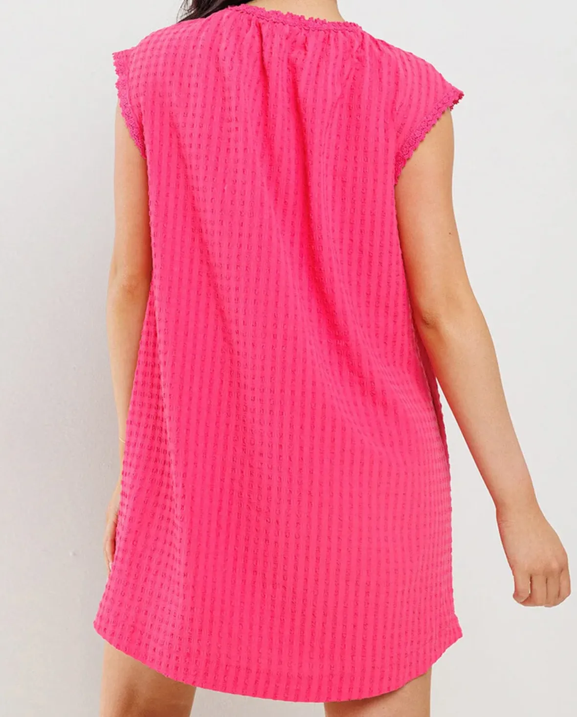 Chic Charm: Women's Sleeveless Tunic Mini Dress With Pockets