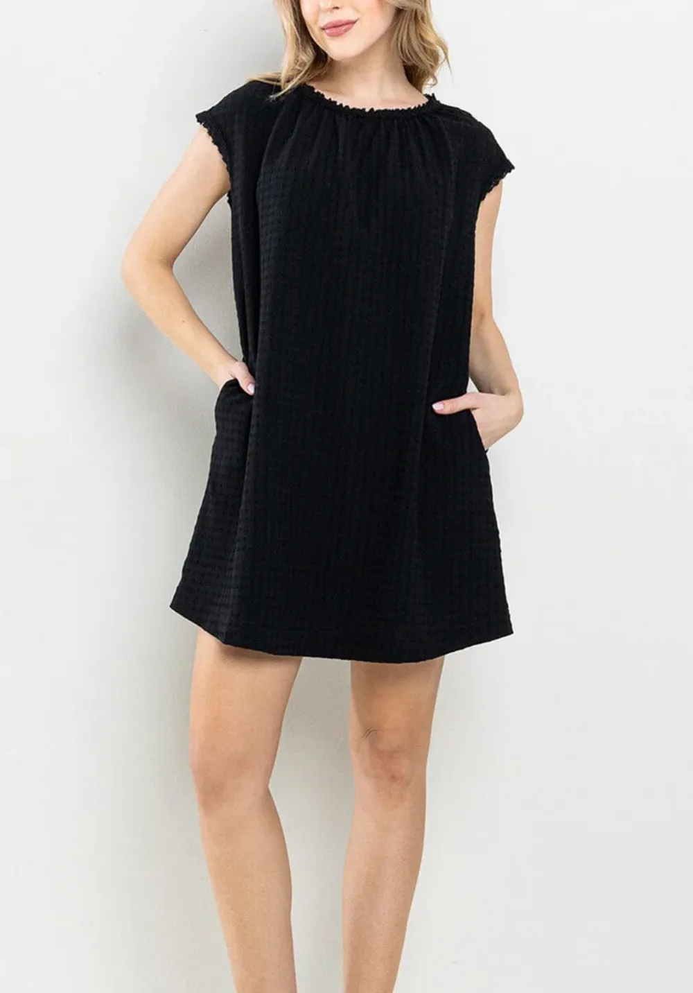 Chic Charm: Women's Sleeveless Tunic Mini Dress With Pockets